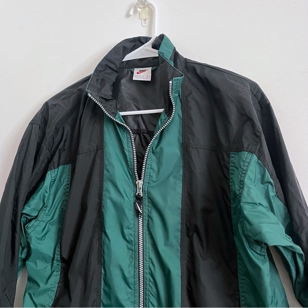 Nike • Vintage Kids Black and Green Jacket Windbreaker - Picture 4 of 6